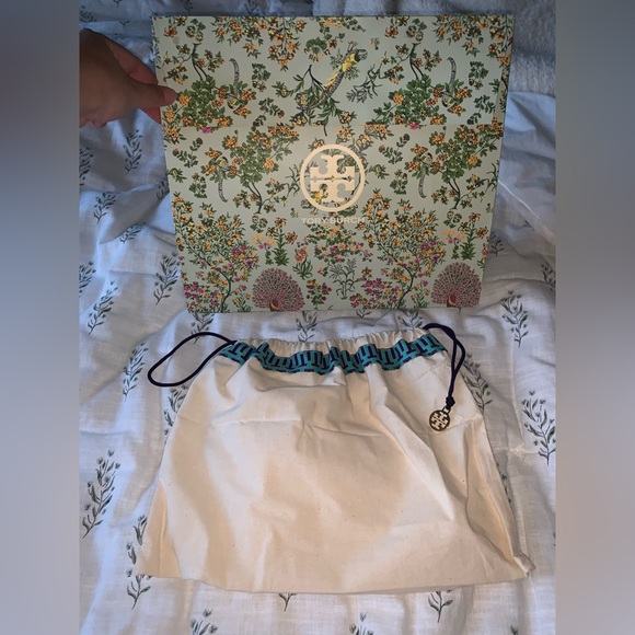 Tory Burch crossbody bag, UNUSED with tags, teal leather/gold hardware w/ tassel - Picture 7 of 8